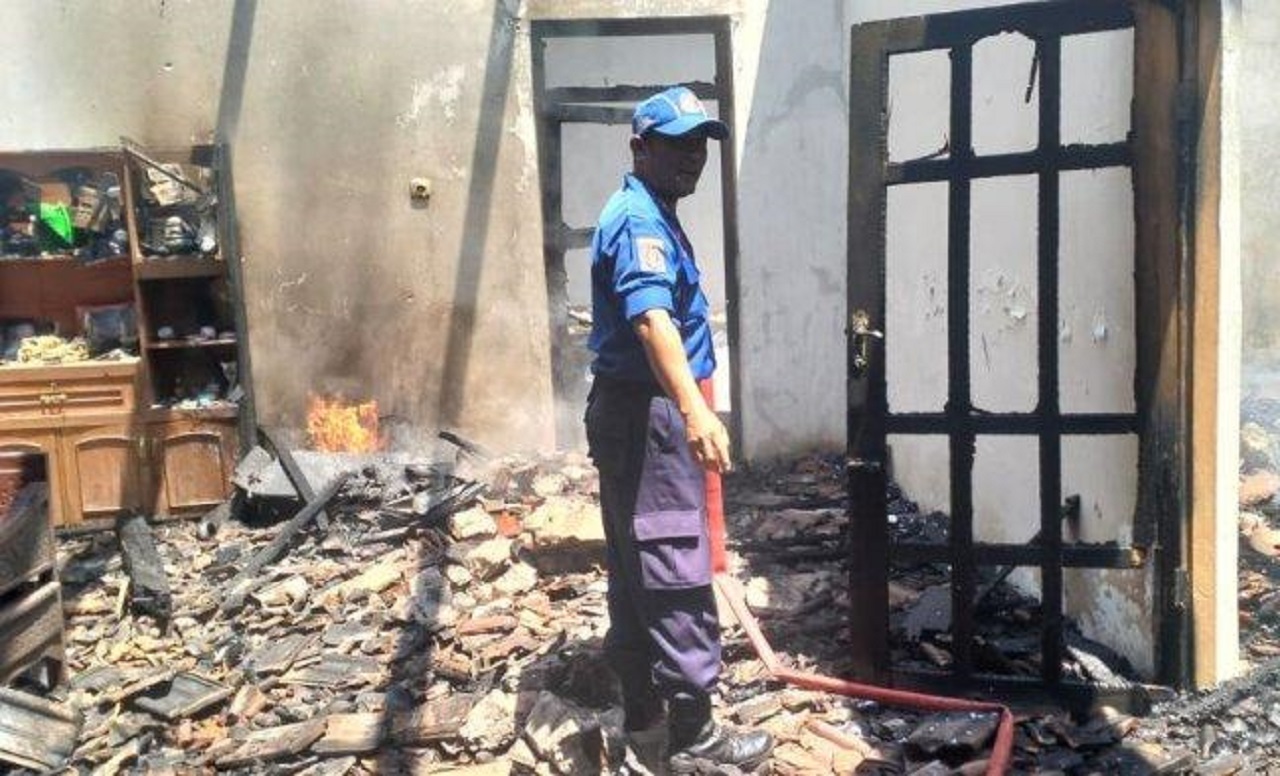 Diduga Korsleting Listrik, Rumah di Ponorogo Hangus Terbakar, Kerugian Capai Rp 250 Juta
