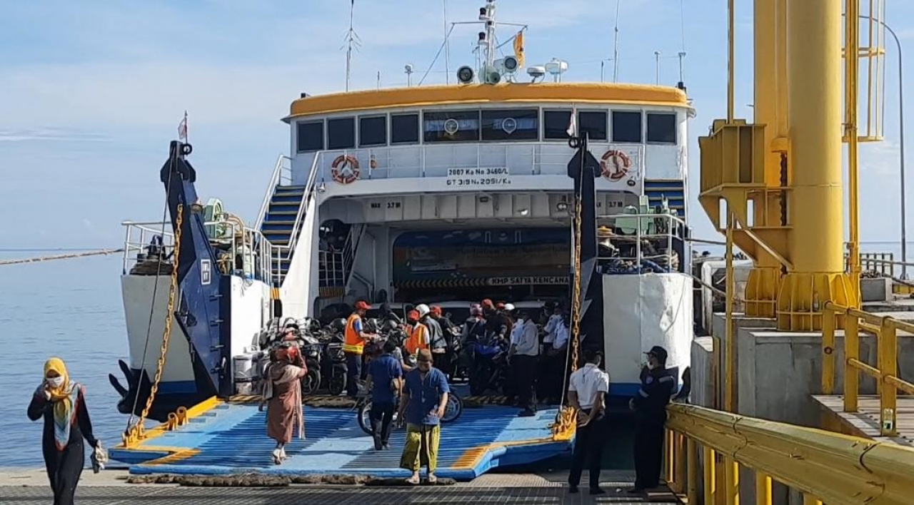 Menyeberang ke Madura, Pelabuhan Jangkar Situbondo Mulai Batasi Kendaraan Logistik