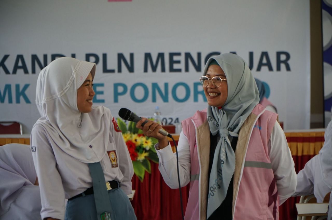 Peringati Hari Kartini, Srikandi PLN Berbagi Pengalaman Bekerja Di Sektor Ketenagalistrikan Kepada Siswi SMK