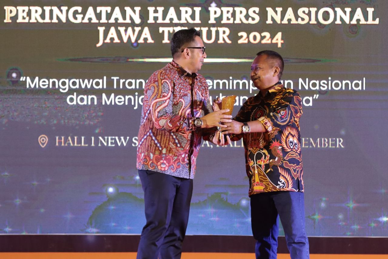 Pj Wali Kota Mojokerto Raih PWI Award 2024 Kategori Creative Regional Head