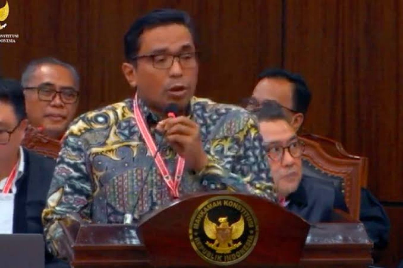 Pakar Hukum Tata Negara Charles Simabura, Nyatakan MK Dapat Mendiskualifikasi Prabowo-Gibran