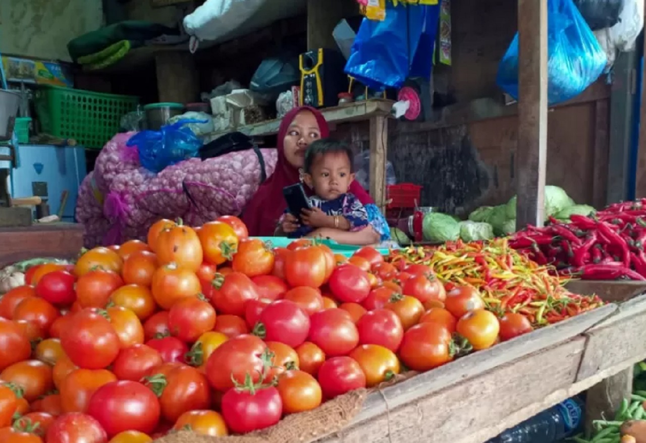 Pedagang Kuliner Meringis, Harga Tomat di Probolinggo Melejit