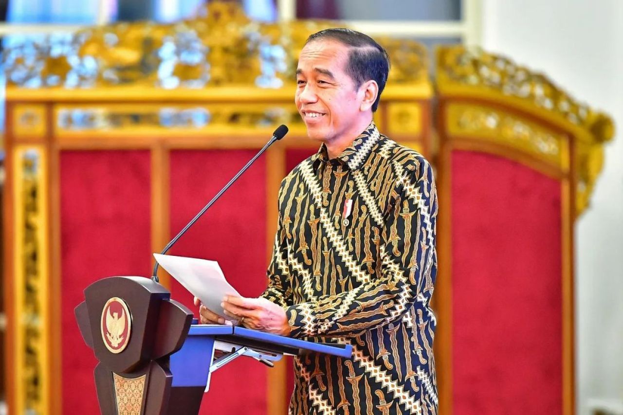 Jokowi Berbunga-bunga, Tudingan Politisasi Bansos tak Terbukti