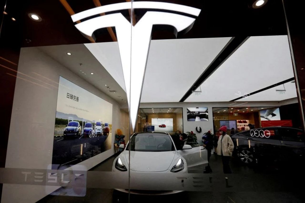 Kalah Bersaing dengan Mobil Listrik China, Elon Musk Turunkan Harga Semua Mobil Tesla