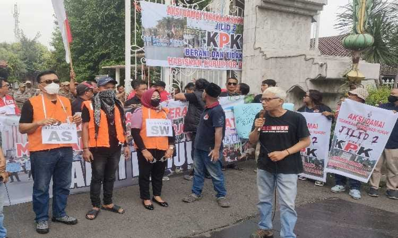 Peristiwa Warga Sidoarjo Demo, Galang Dana untuk Tiket Muhdlor ke KPK