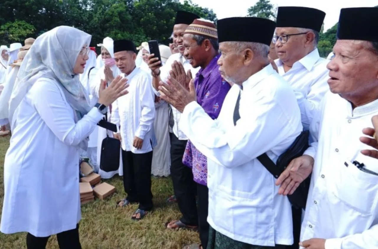 Peristiwa Ribuan JCH di Banyuwangi Ikuti Manasik Haji