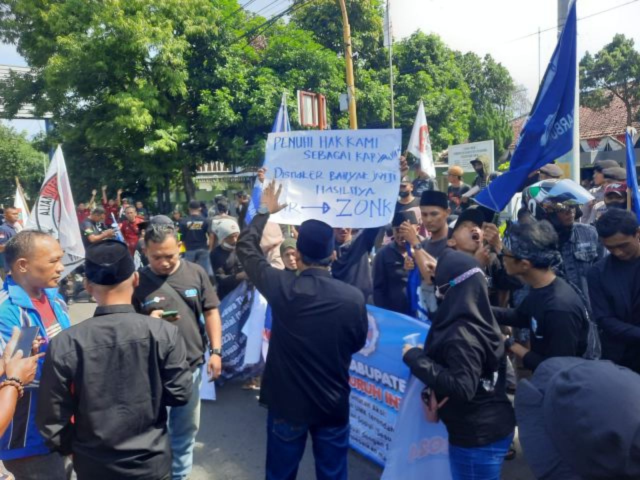 Demo Hari Buruh di Situbondo, Massa Sampaikan 4 Tuntutan