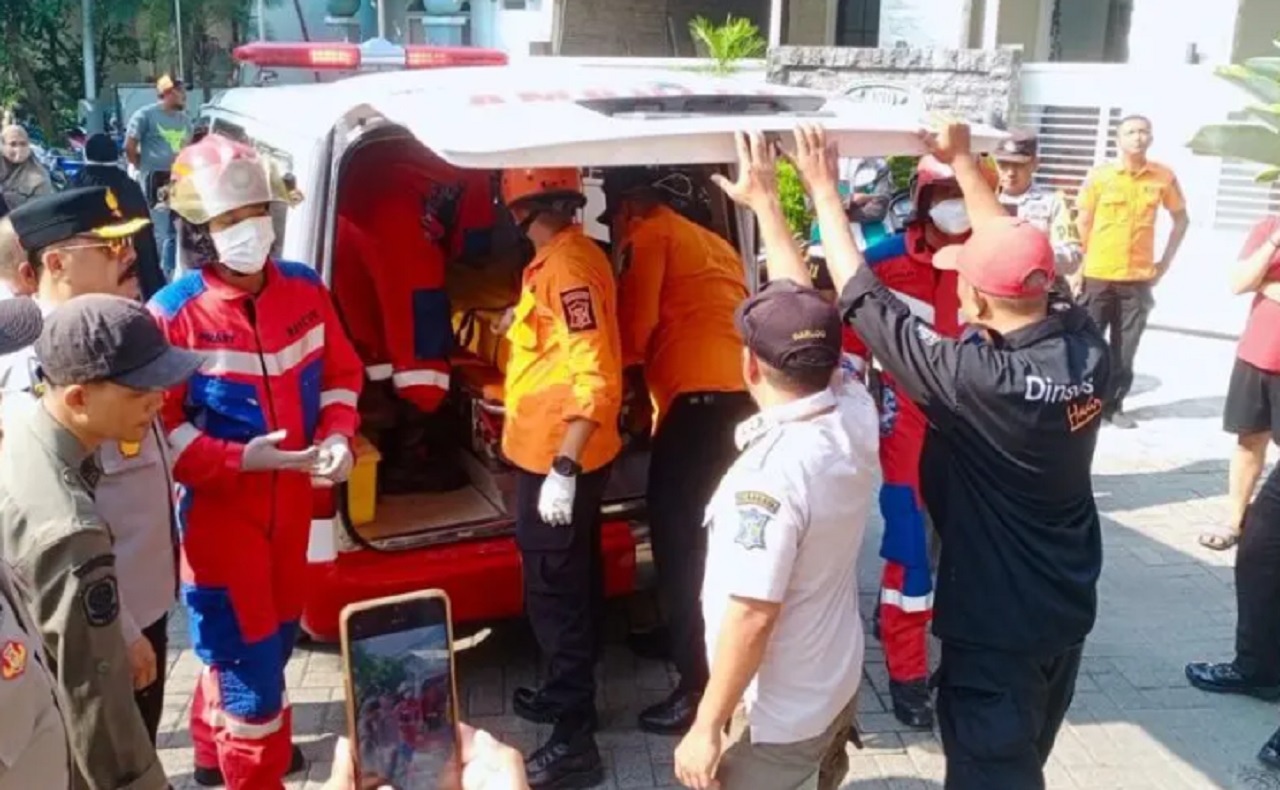 Tinggal Seorang Diri, Pria di Surabaya Ditemukan Gantung Diri di Balkon Lantai Dua
