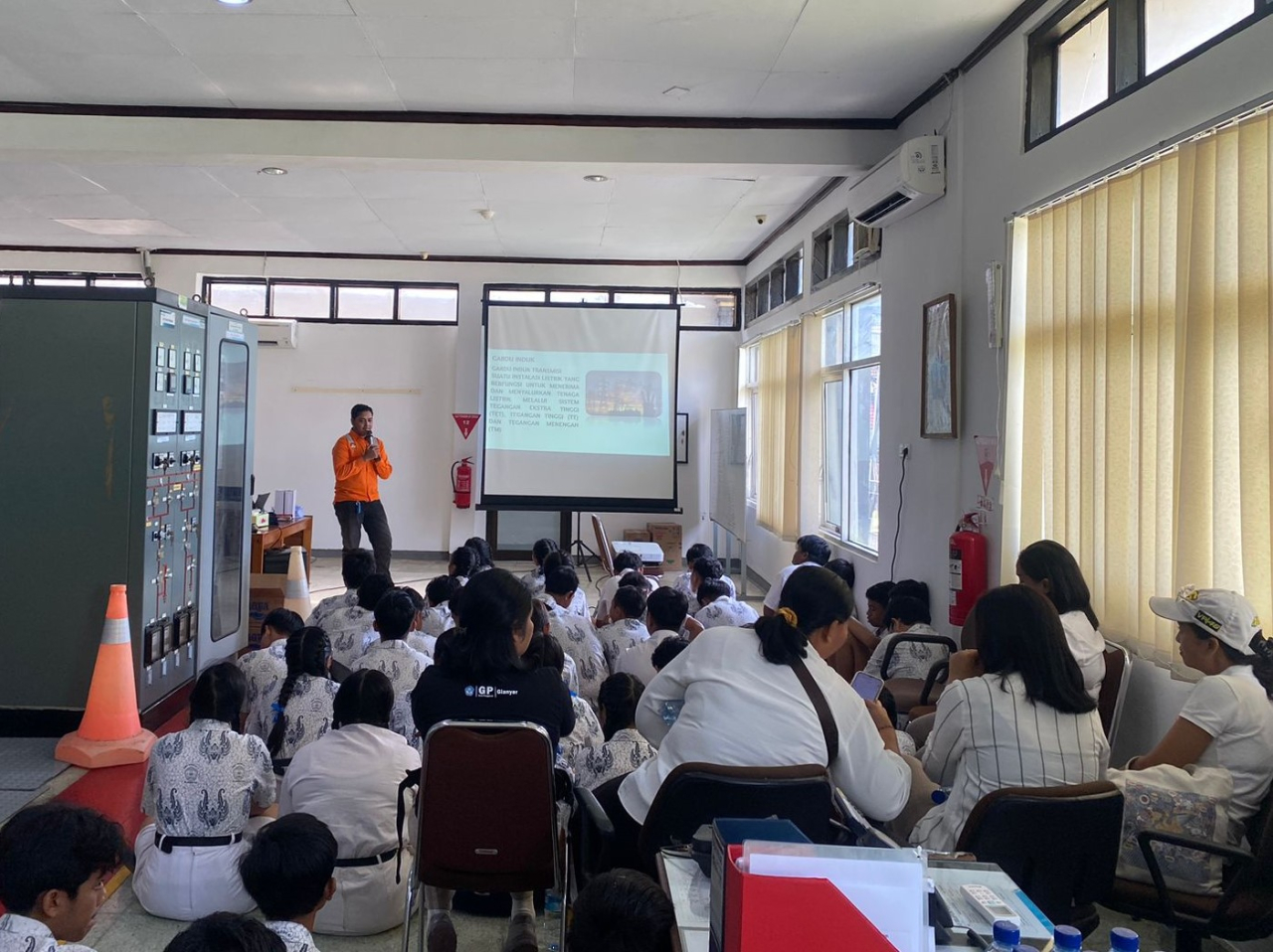 Amankan Sistem Kelistrikan Jelang WWF ke-10 di Bali, PLN UPT Bali Gelar Edukasi Bagi Generasi Muda