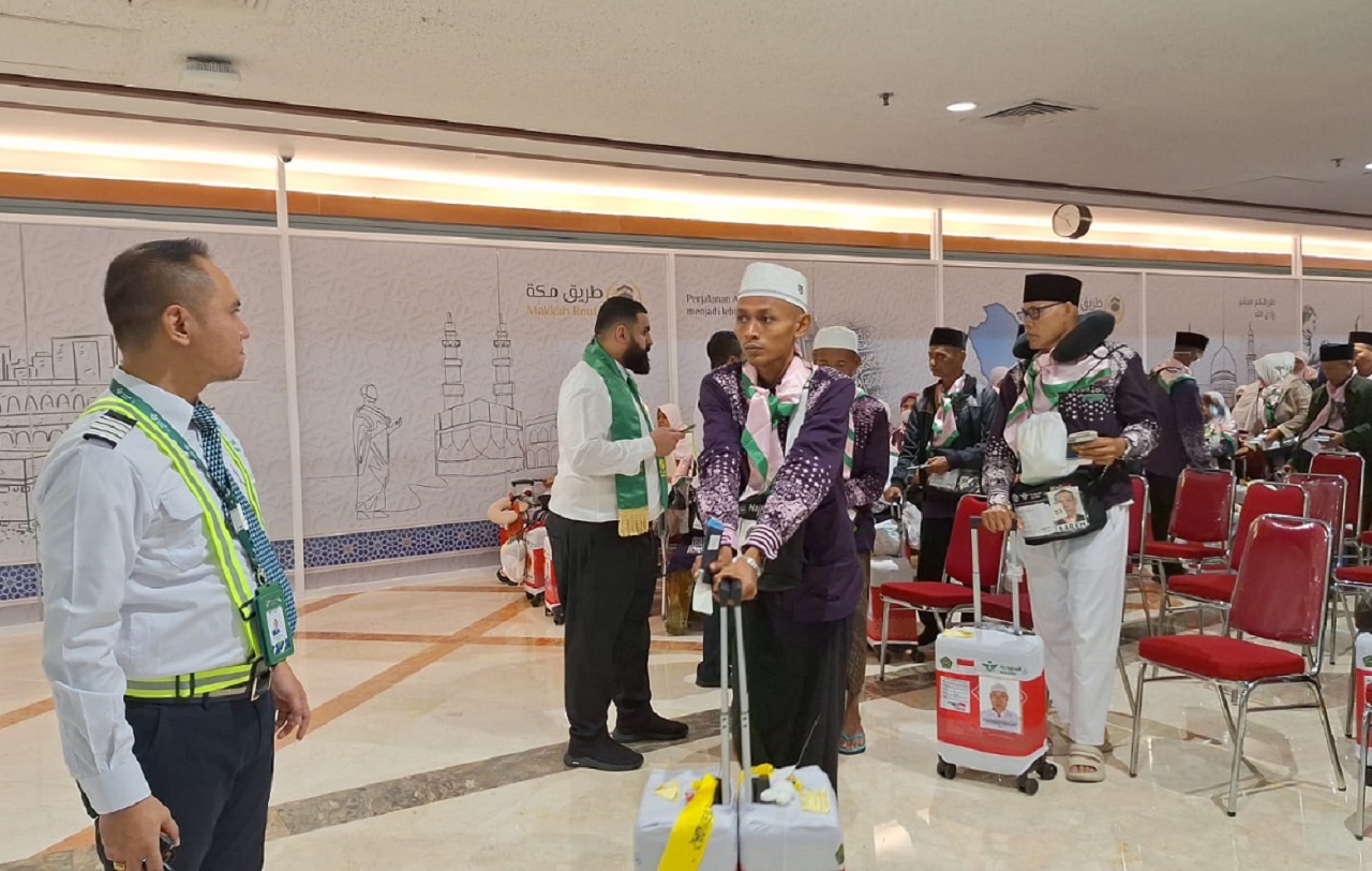 366 Jemaah Haji Kloter Pertama Embarkasi Surabaya Telah Berangkat ke Tanah Suci