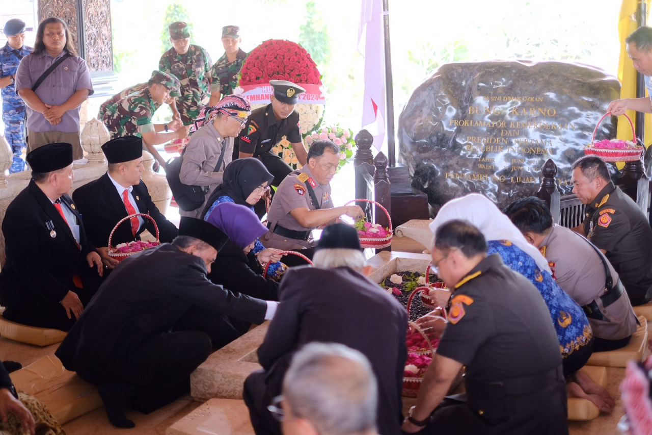 Peristiwa Dalam Rangka HUT Lemhanas ke 59, Gubenur Lemhanas Ziarah di Makam Bung Karno