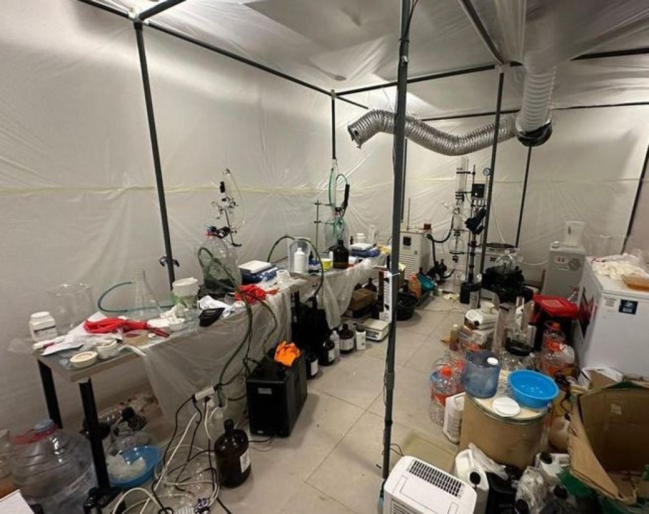 Ruangan Clandestine Laboratorium Narkoba Buatan 3 WNA di Bali, Kokoh bak Pabrik Besar