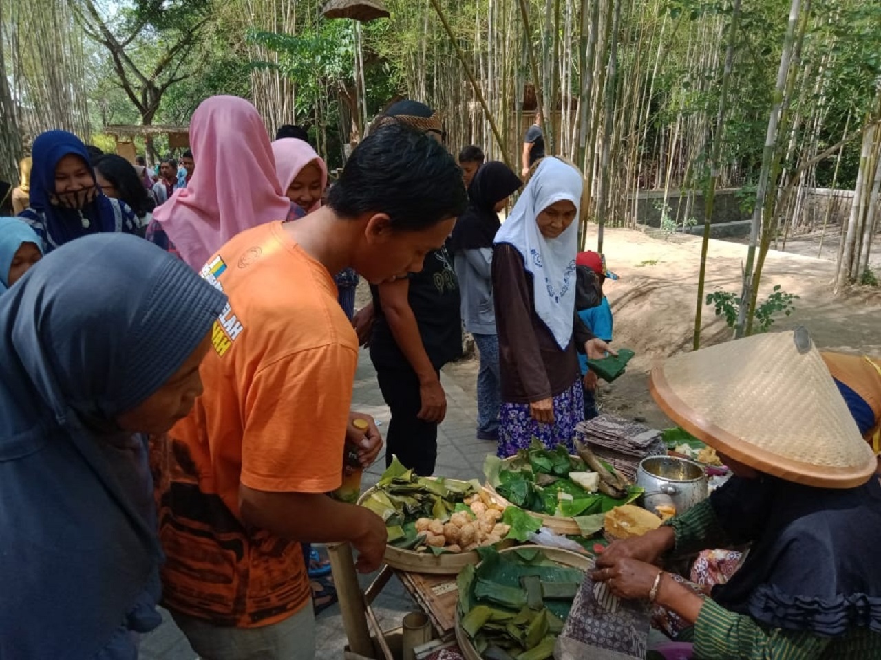 Buka Sekali Selama 35 Hari, Pasar Djadoel Ahad Legi di Ngawi Laris Manis