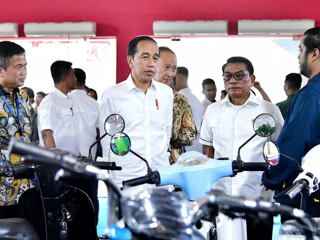 Jokowi Akui, Dampak Ekonomi COVID-19 Masih Terasa