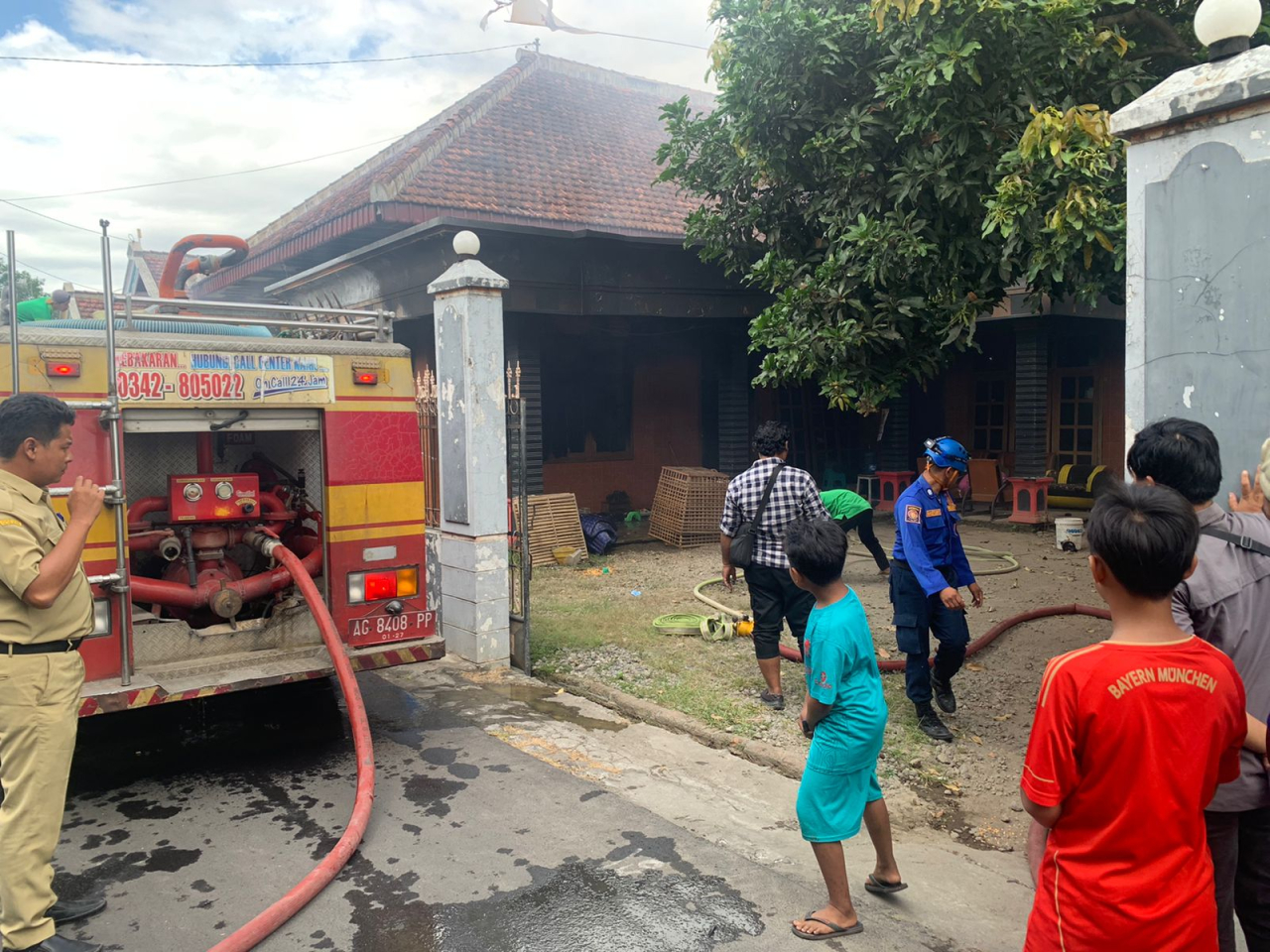 Akibat Kurang Waspada Rumah Gudang Terbakar, Korban Alami Kerugian ...