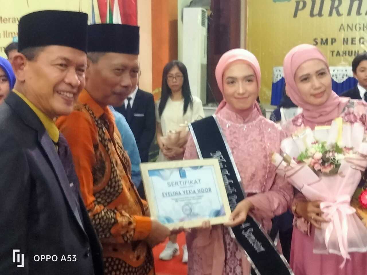 Peristiwa Purnawiyata Ke-72 SMPN I Sidoarjo Bertaburan Penghargaan Prestasi