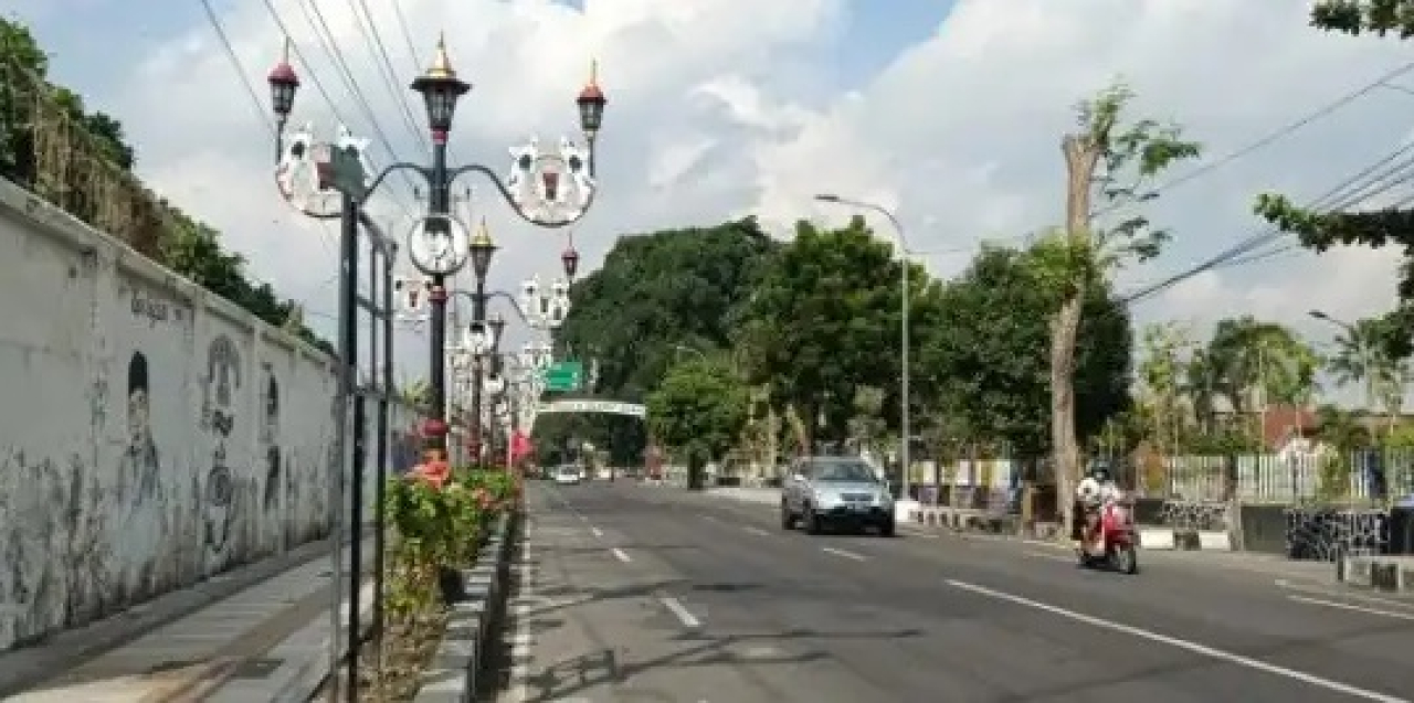Peristiwa Infrastruktur Jalan ke Makam Bung Karno akan Diperbaiki