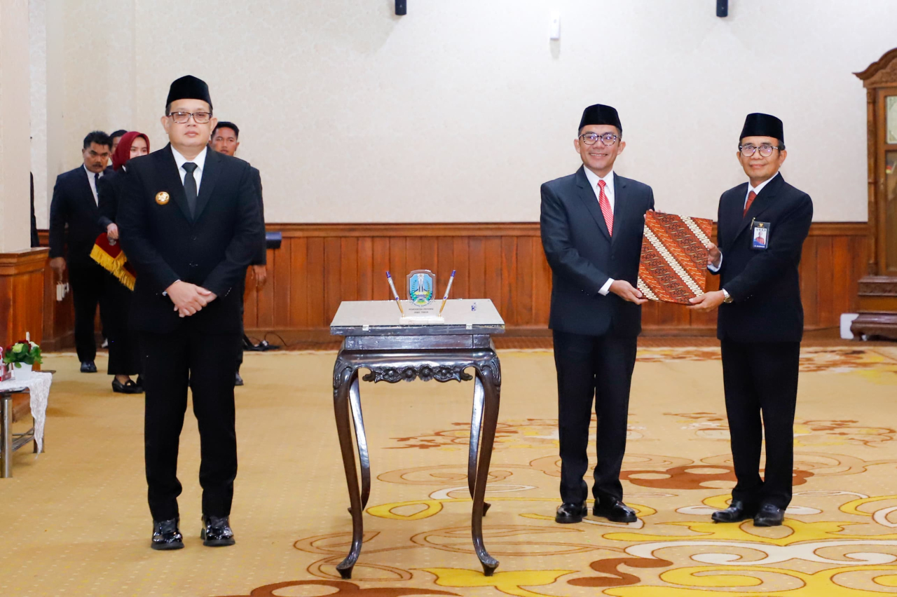 Pj Gubernur Jatim Kukuhkan A. Darmuji Sebagai Kepala Kanreg II BKN Surabaya