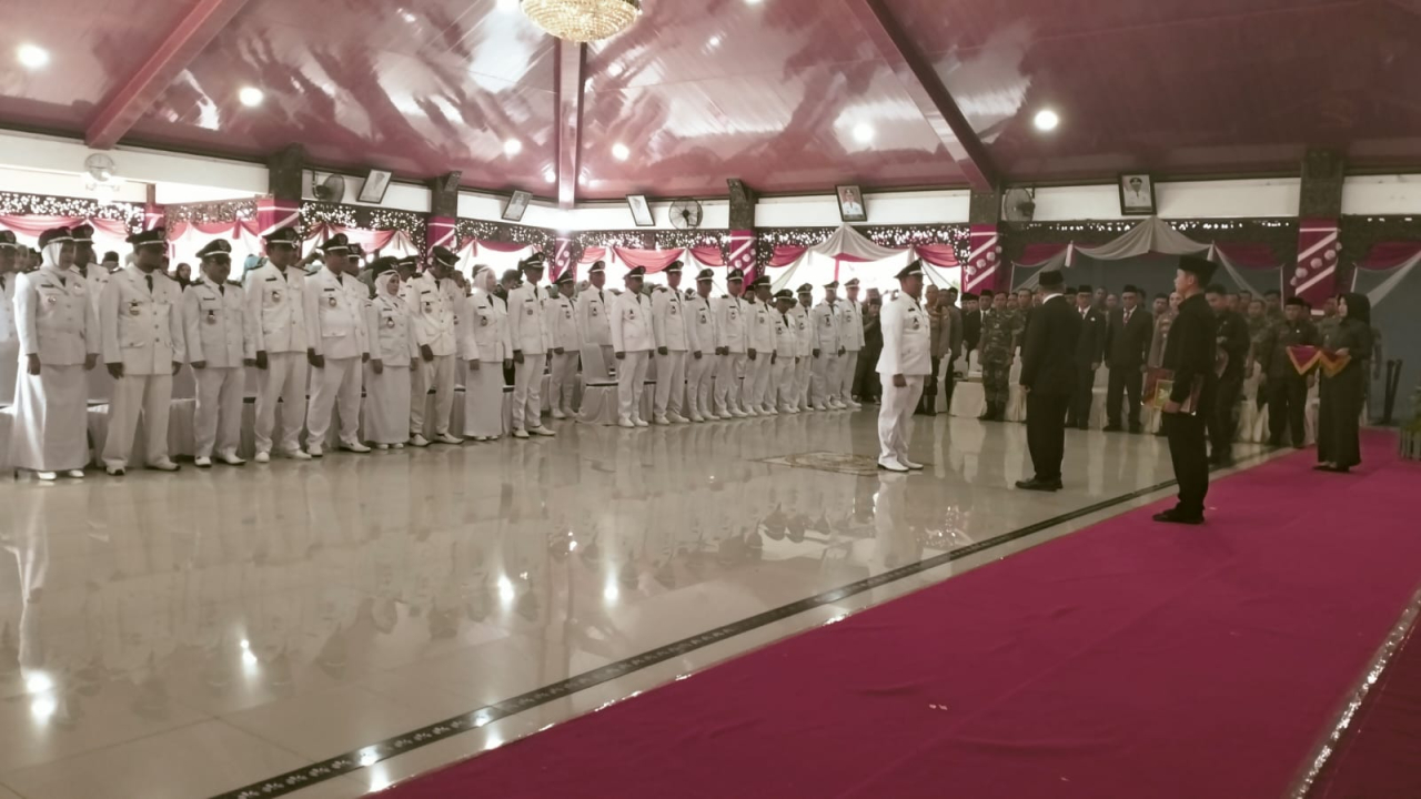 Puluhan Kades di Sampang Dapat SK Perpanjangan Jabatan