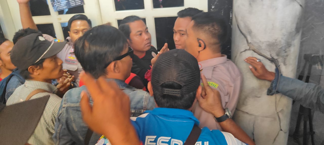 Demo Bebasnya Terdakwa Pembunuhan, Ricuh 