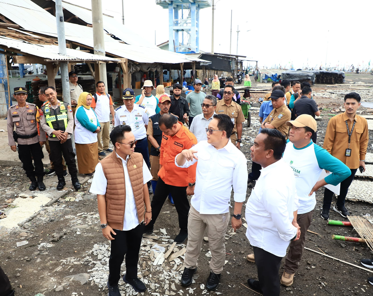 Pj Gubernur Jatim Tinjau Daerah Terdampak Angin Puting Beliung di Pesisir Pasuruan