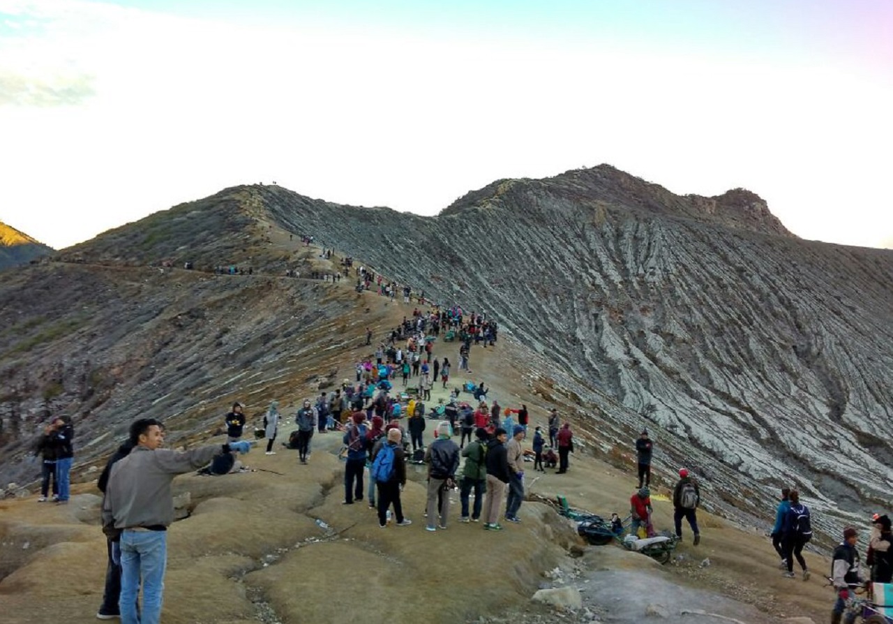 Peristiwa TWA Kawah Ijen di Banyuwangi Ramai Kunjungan Wisatawan 2 Kali Lipat