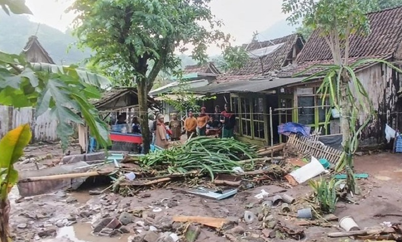 Diterjang Banjir Susulan, 37 Rumah-2 Sapi di Wonoboyo Bondowoso Hanyut