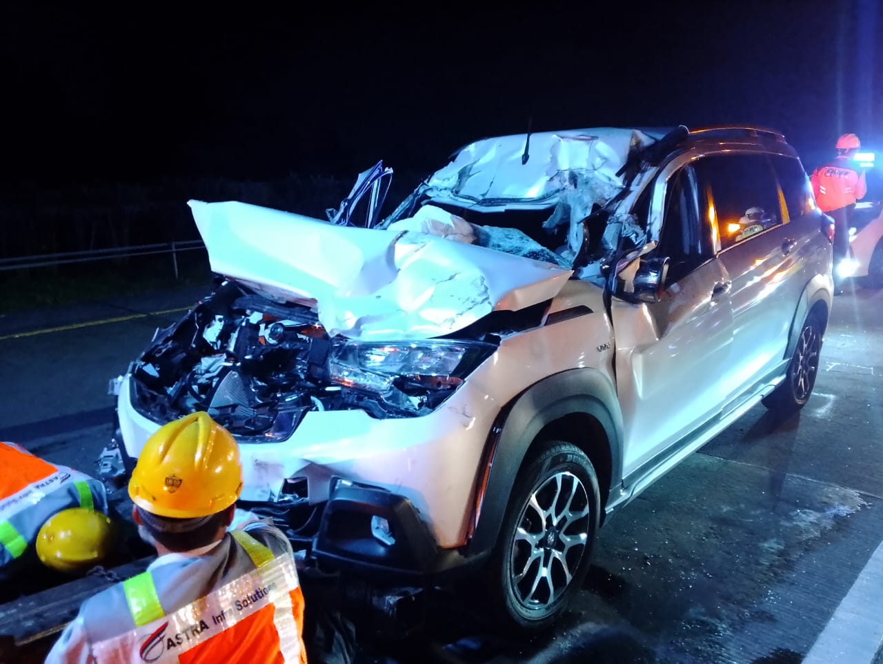 Peristiwa Lakalantas Tol Jombang, Ertiga Seruduk Mobil Lain, 1 Meninggal