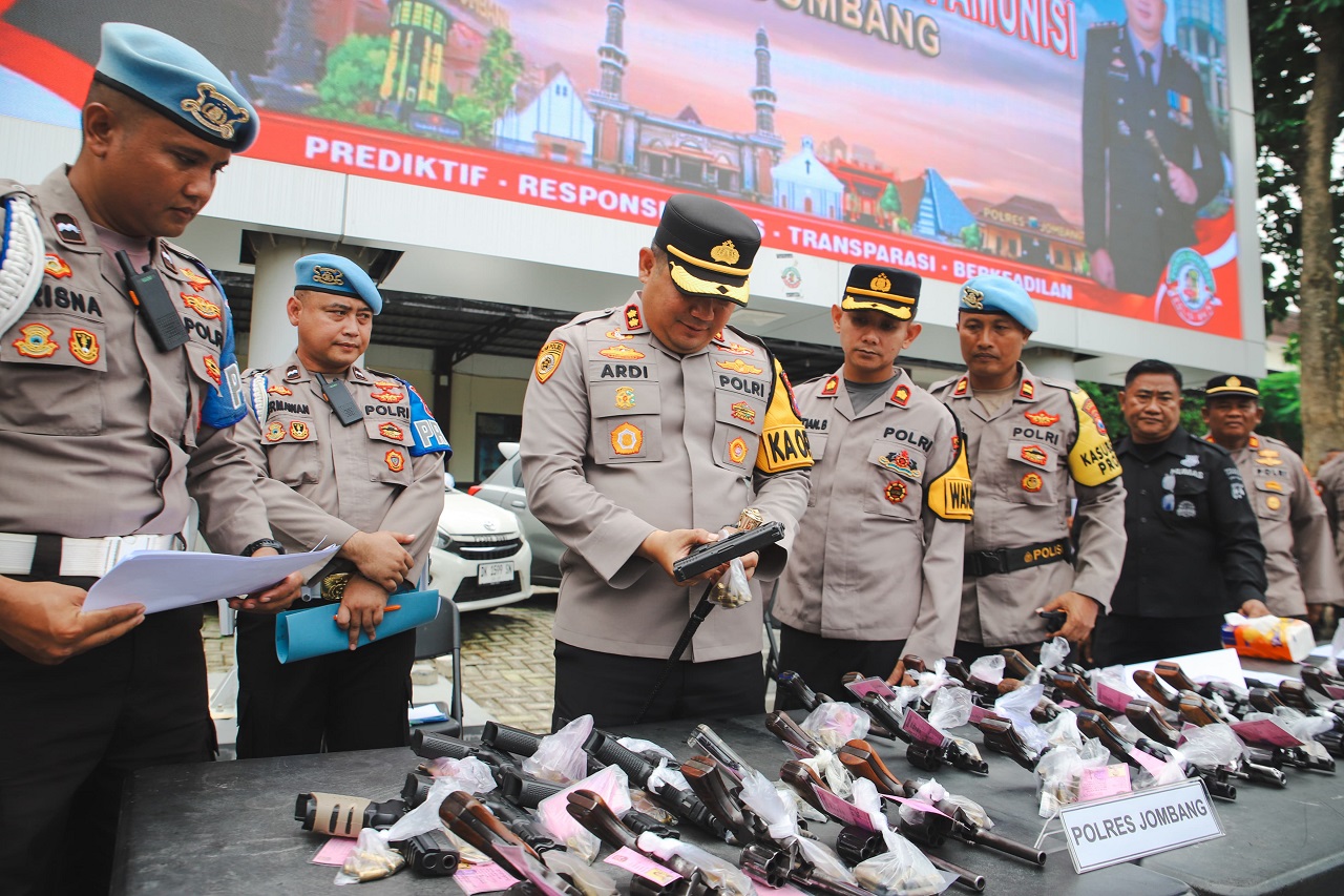 Usai Diperiksa dan Tes Urine, 12 Senpi Anggota Polres Jombang Ditarik