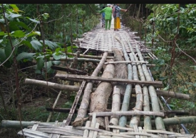 Jembatan Gantung di Desa Kamoning Sampang Rusak