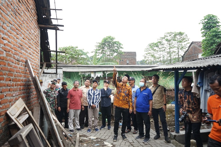 Gus Muhdlor Pastikan Warga Korban Puting Beliung di Tanjungsari Taman Dapat Bantuan
