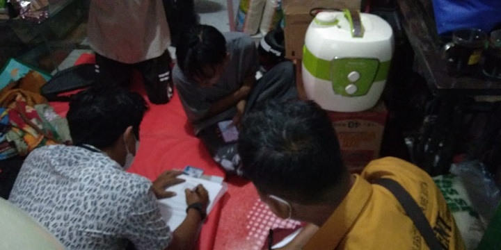 Bantu Korban Banjir di Malang, SatLantas Polresta Malang Kota Jemput Bola Urus Dokumen Warga yang Rusak dan Hilang Akibat Bencana