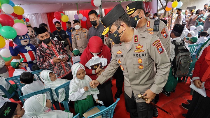 Kapolda Jatim Cek Vaksinasi Merdeka Serentak, Target 19.506 Dosis se Jawa Timur
