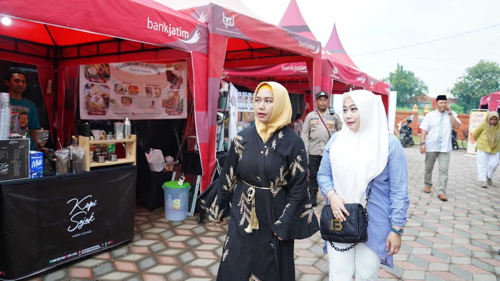 DiskopUKMPerindag Kota Mojokerto Gelontorkan 2 Ton Beras di Pasar Murah