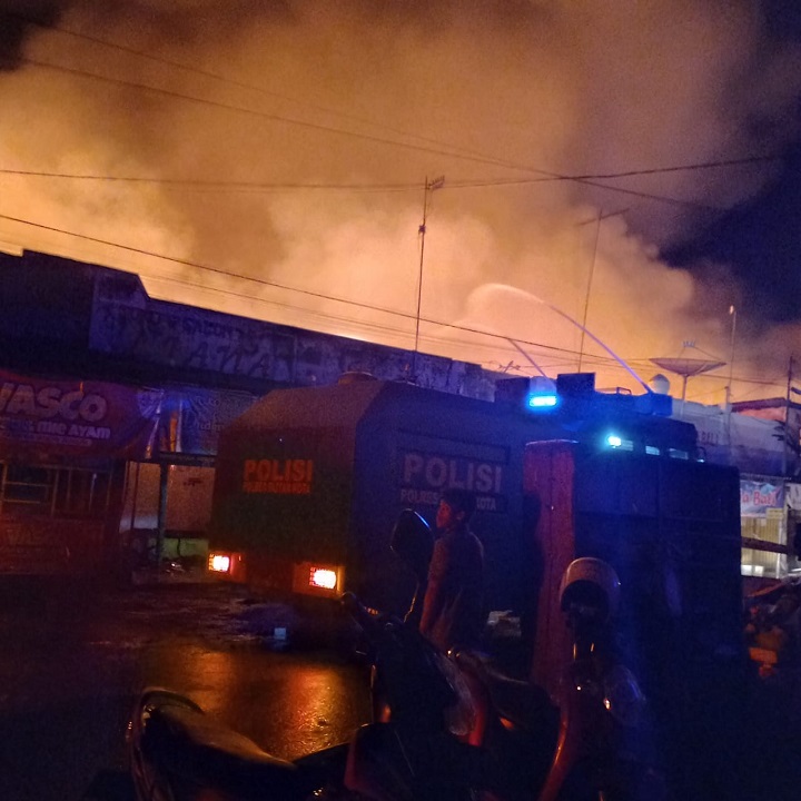 Pasar Kesamben Terbakar, Ratusan Kios Pedagang Rata dengan Tanah