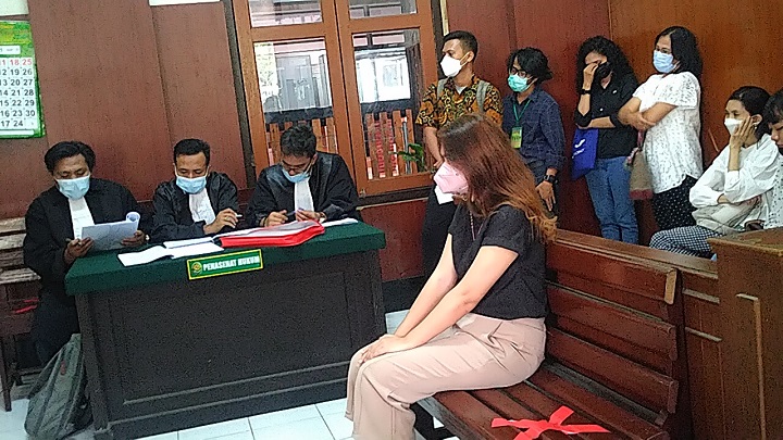 Jaksa Tetap Tuntut Stella Monica Penjara 12 Bulan
