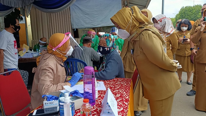 Wali Kota Sidak Vaksinasi Pedagang Pasar Tanjung Anyar