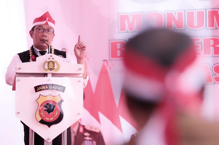 Ridwan Kamil Resmikan Monumen Perajin Bendera Merah Putih Leles di Garut