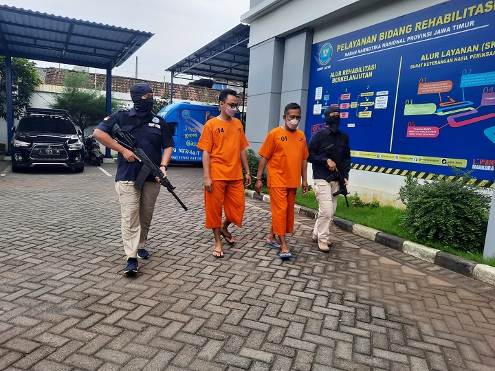 Pengedar Narkotika Jalur Jakarta-Mataram Digagalkan Petugas BNNP Jatim di Pintu Exit Tol Warugunung Surabaya