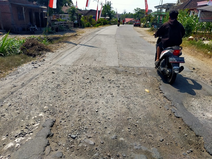 PT RMI Dukung Program Kementerian PUPR Perubahan Kelas Jalan Umum di Kecamatan Binangun Kabupaten Blitar