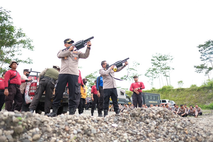 Polres Blitar Kota Libatkan Bintara Remaja untuk Latihan Gunakan Senjata Flash Ball