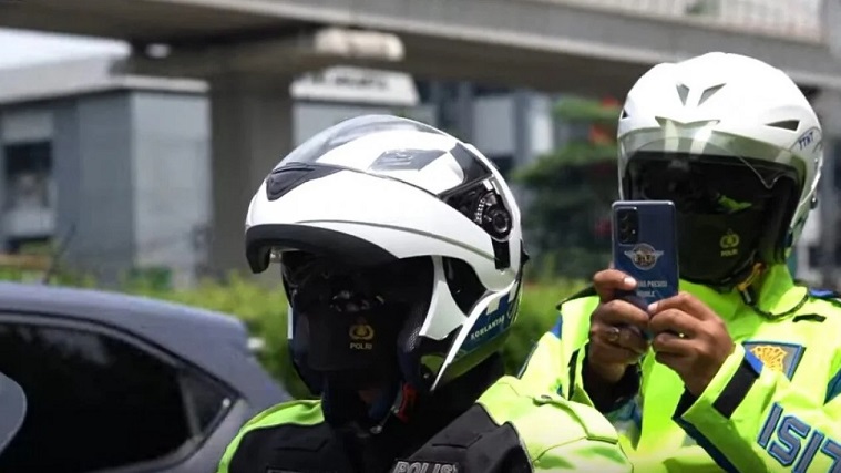 Tertibkan Pengendara, Satlantas Surabaya Terapkan Tilang ETLE Mobile