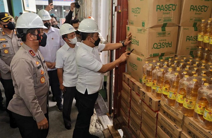 Polda Jatim Sita 122 Ton Minyak Goreng Kemasan yang Akan Diekspor Secara Ilegal ke Timor Leste