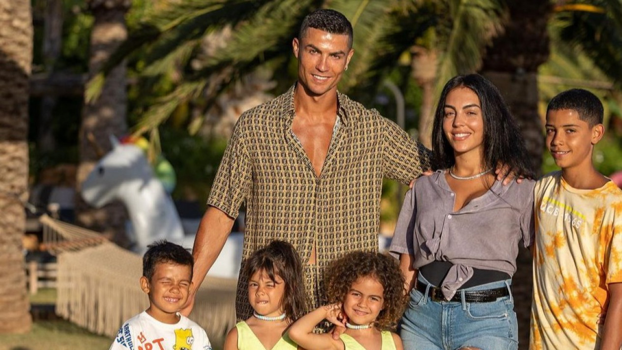 Ibu Cristiano Ronaldo Bantah Rumor Usir Georgina Rodriguez Pakai Ilmu Sihir
