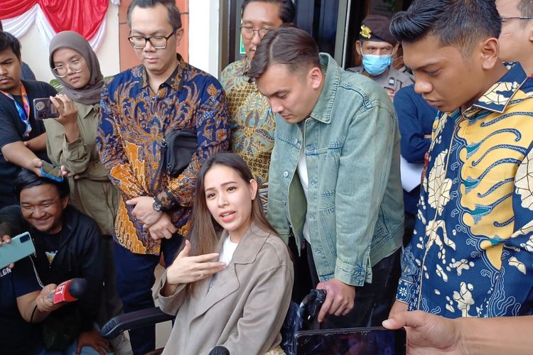 Fokus Bina Rumah Tangga, Rendy dan Lady Nayoan Ogak Ditanya Perihal Syahnaz: 'Kita Sudah Tutup Buku'