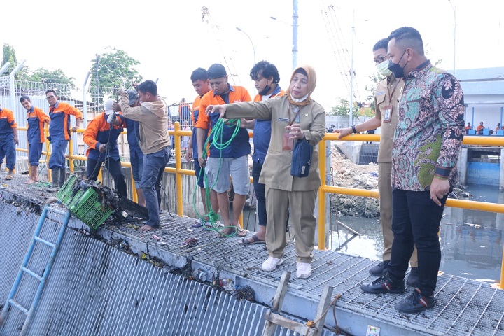 Gus Yani Sidak Rumah Pompa Air Pengendali Banjir, Temukan Tumpukan Sampah