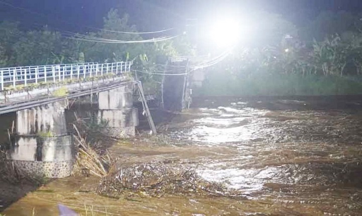 2 Tiang Penyangga Ambrol, Jembatan Patihan Terputus