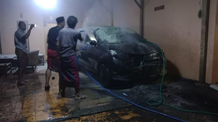 Mobil Ketua LSM di Probolinggo Dibakar OTK