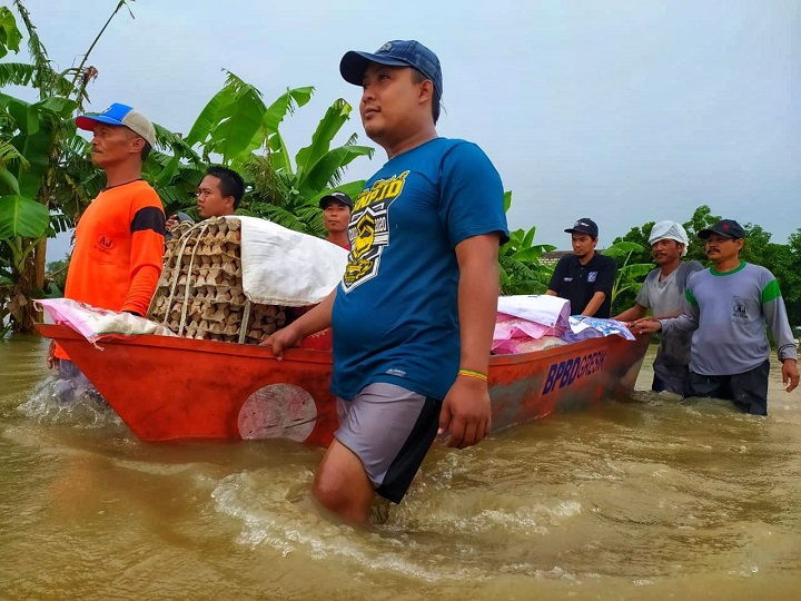 NH Zakatkita Suplai Logistik Korban Banjir Kali Lamong