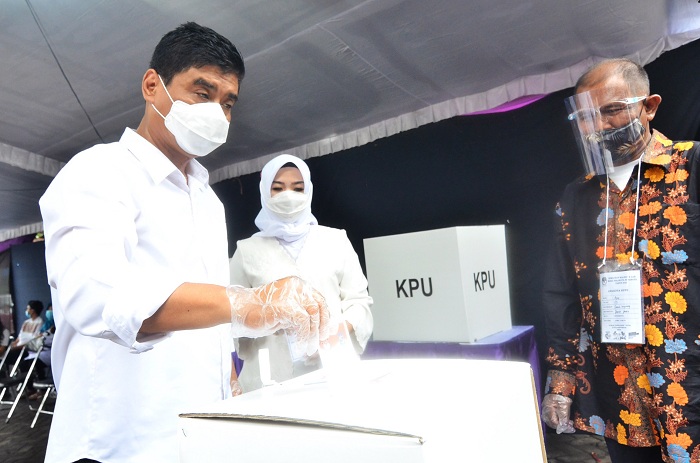 Mujiaman Mencoblos di TPS 09 Dukuh Kupang